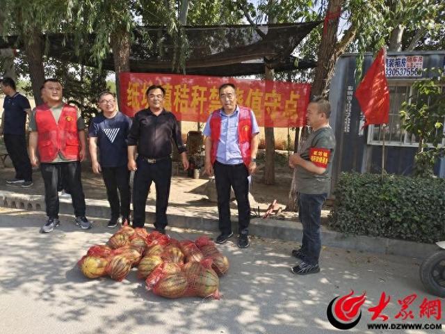 嘉祥县纸坊镇总工会开展"夏送清凉慰问一线职工"活动