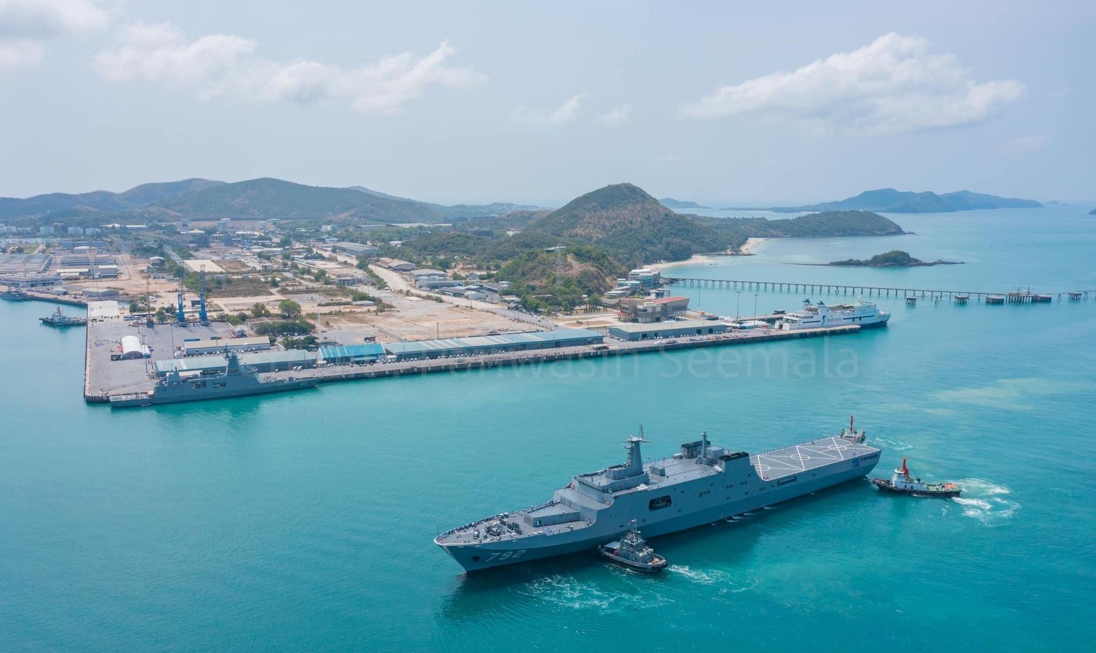 泰国海军派出了包括其唯一的一艘航母在内和其他舰