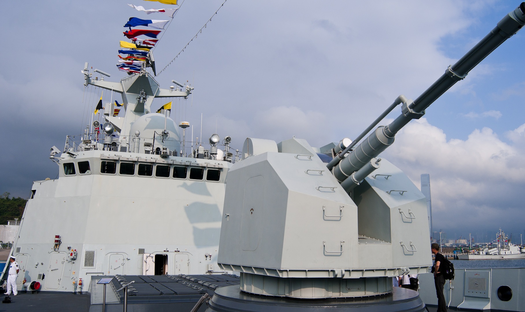 国产超轻型76毫米舰炮图片
