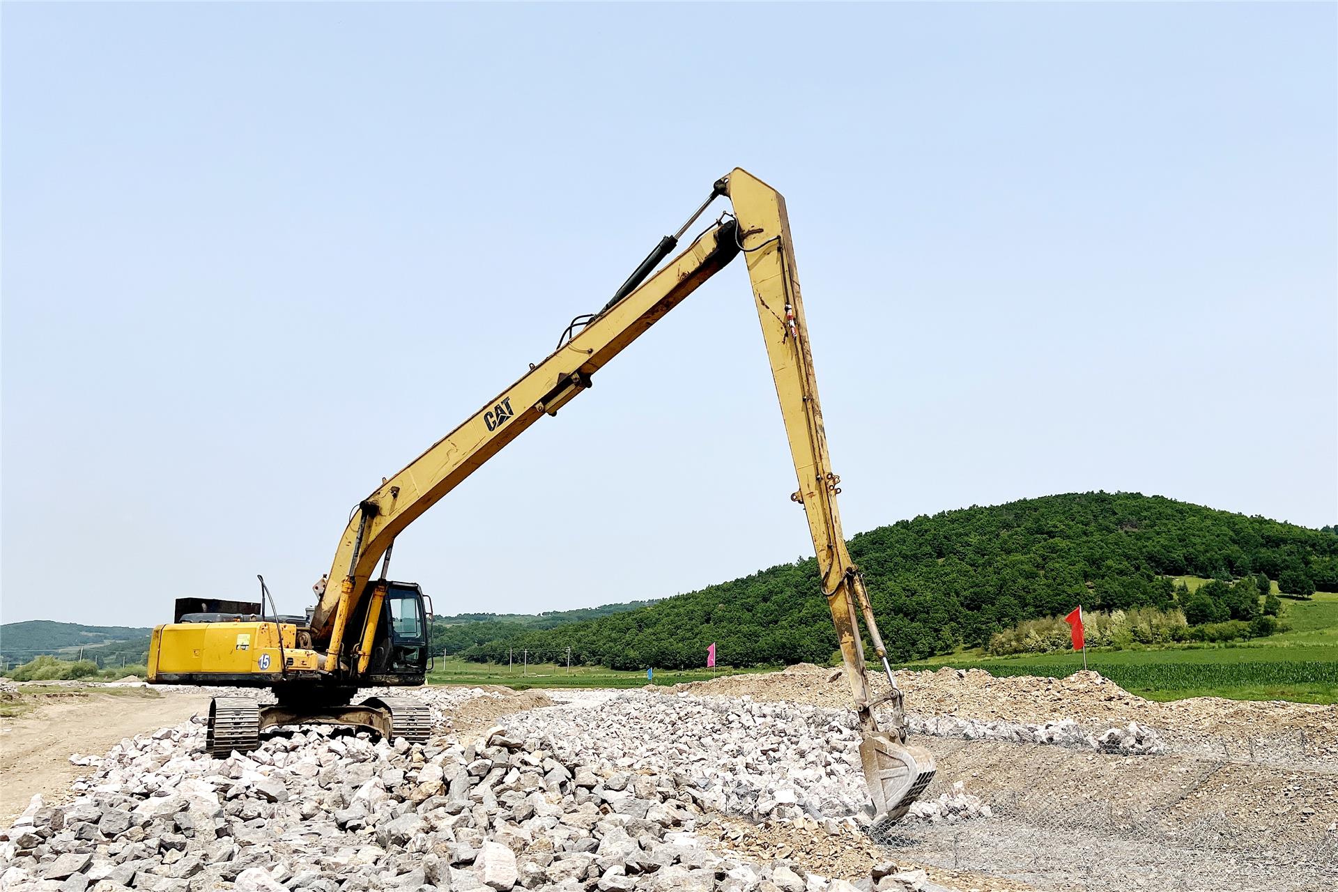 阿荣旗:萨里沟河道治理工程项目全力推进