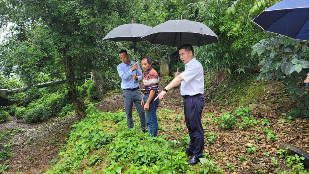 黄明勇调研督导防汛减灾工作