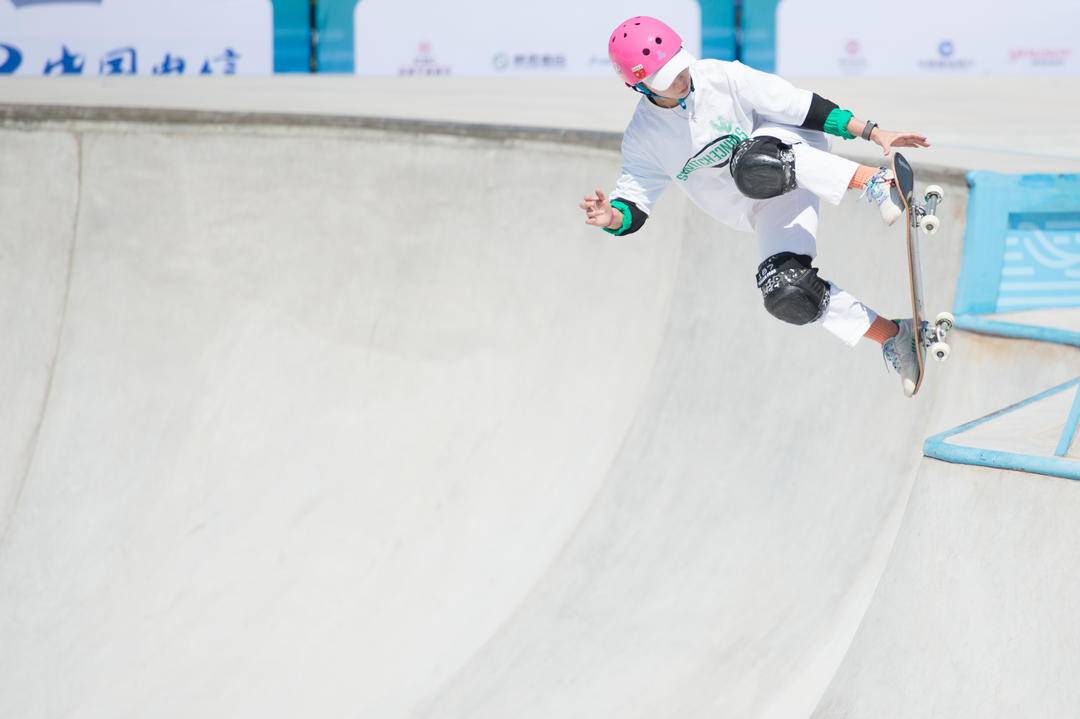 从啦啦操跨界到滑板,八个月进国家队 江苏运动员张鑫问鼎全运会滑板
