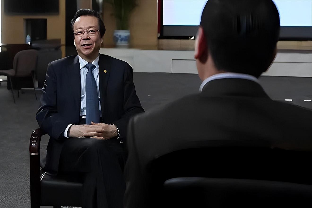 纪实:"金融巨虎"赖小民,现金堆积如山,百位美艳情妇一同住