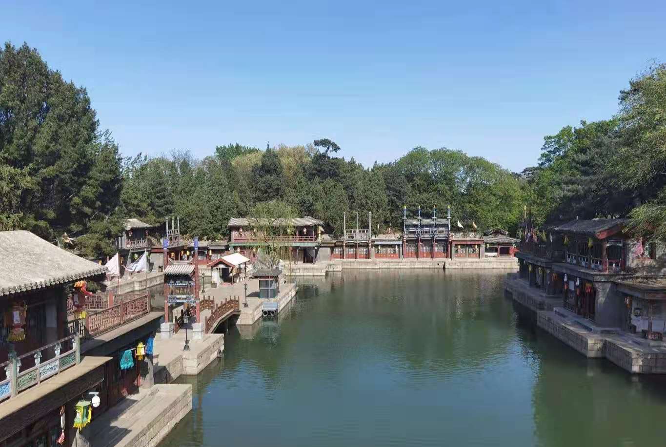 海淀区景点:北大,清华,颐和园,圆明园和香山,都是游玩必去!