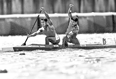 双人皮划艇遭遇逆转添一银牌