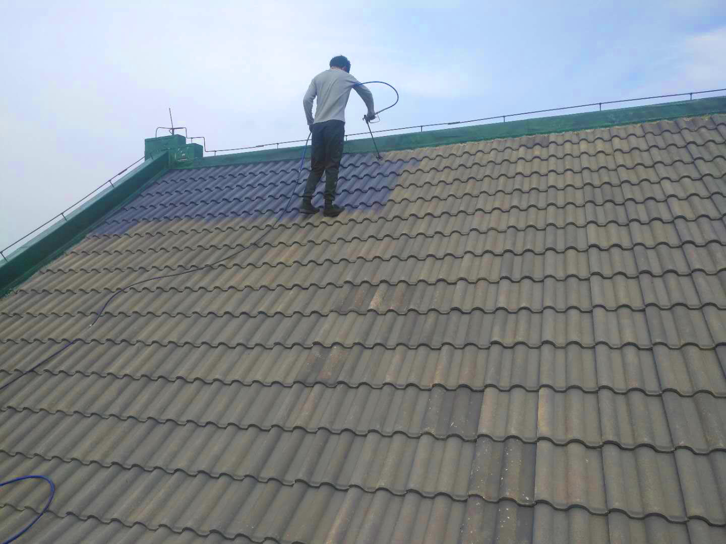 屋面瓦喷涂翻新施工