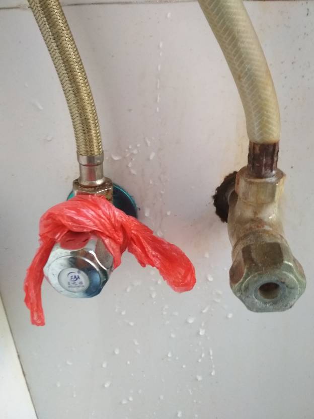 热水器接头漏水怎么修 应该如何解决