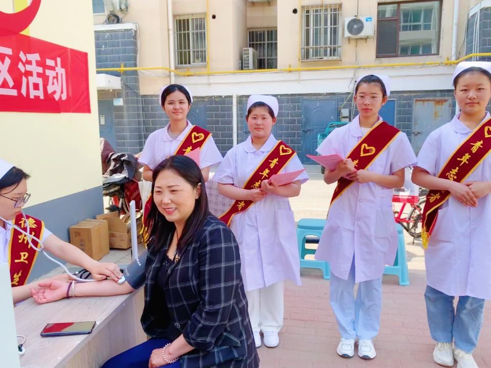德州长河街道堤口社区联合德州卫生学校开展义诊志愿服务