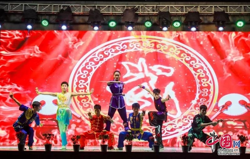 宜宾市南溪二中举行2023年"五月的鲜花"文艺晚会