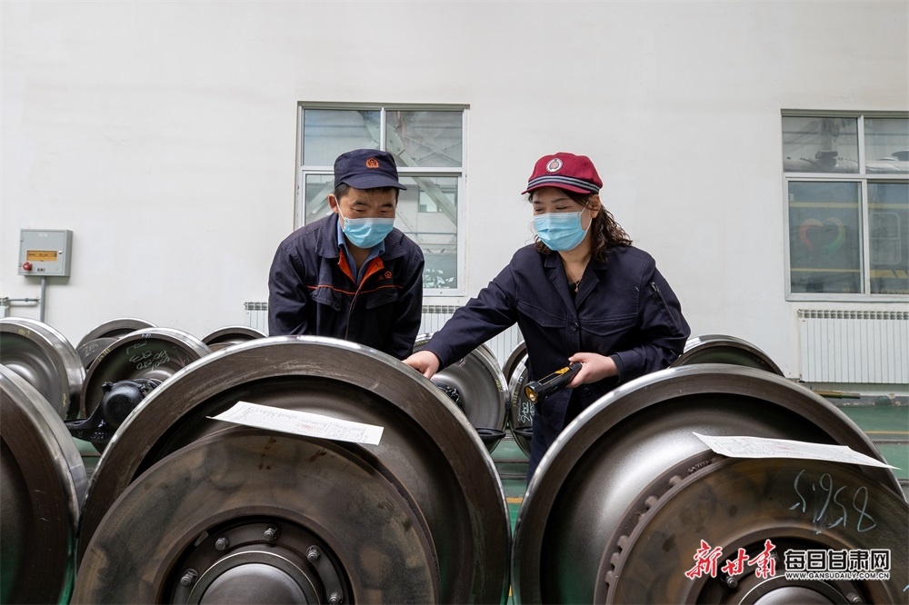 兰州车辆段加大检修力度 确保"五一"客车安全