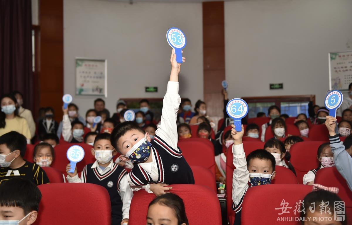 校园拍卖会 体验劳动美