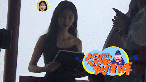 张俪综艺节目跳舞仿佛刚装上四肢 身穿一袭抹胸黑裙拍广告气质好