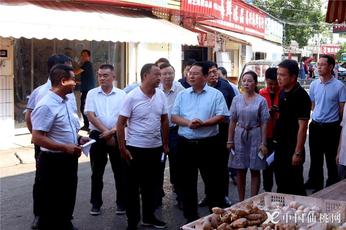 市长余珂督办复州花园社区创城工作