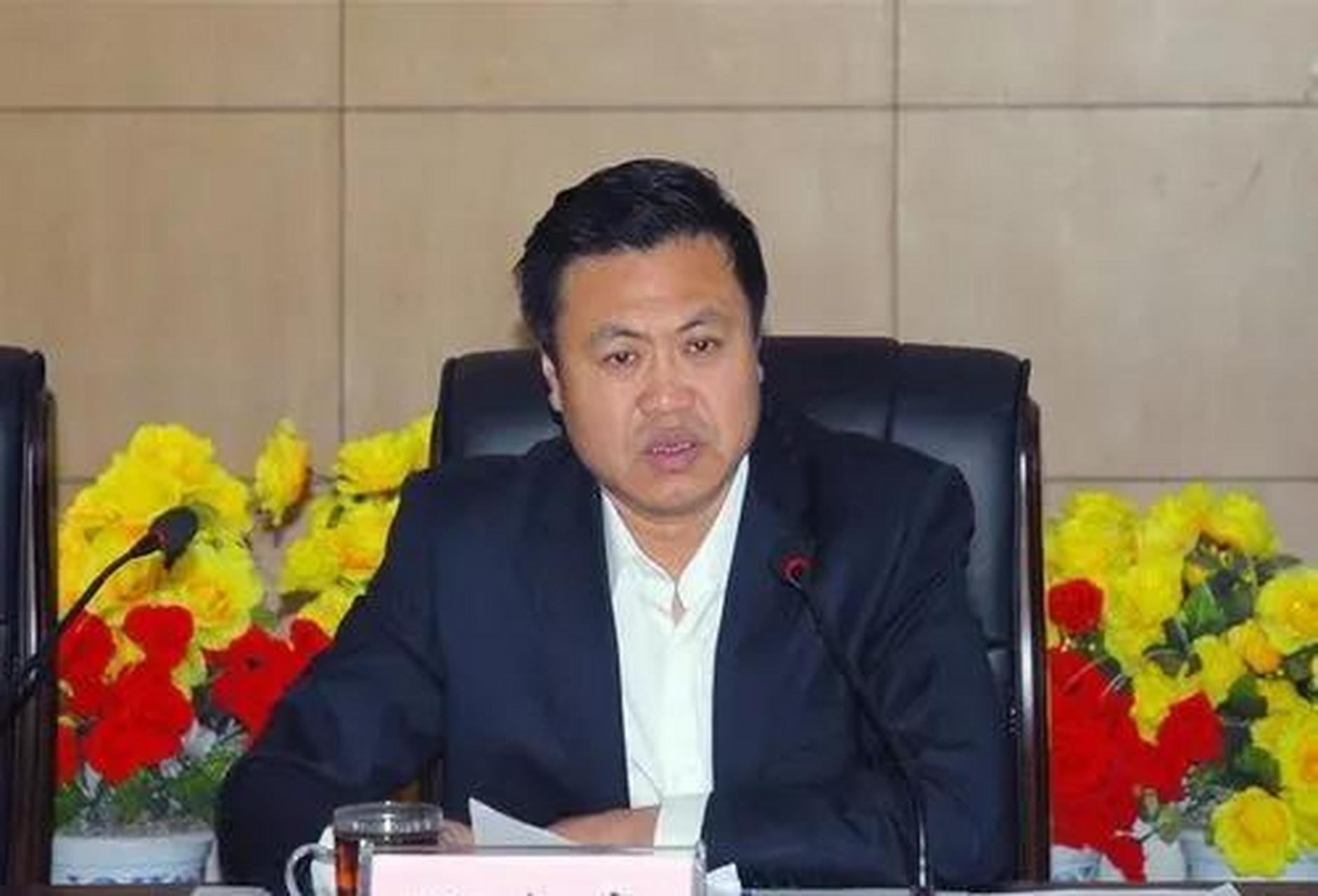 这个人叫张宝泉 这个人担任过呼伦贝尔市牙克石市人民政府代市长