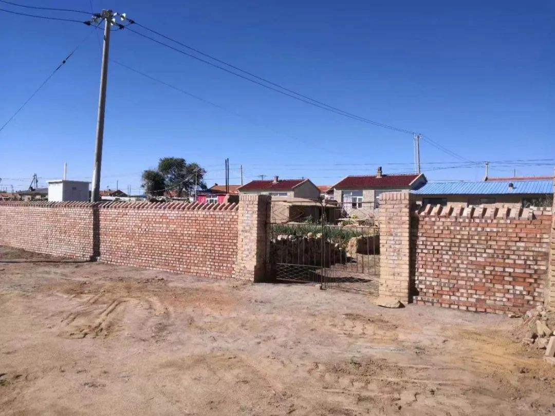 康保县"围墙改造"促振兴 乡村面貌换新颜