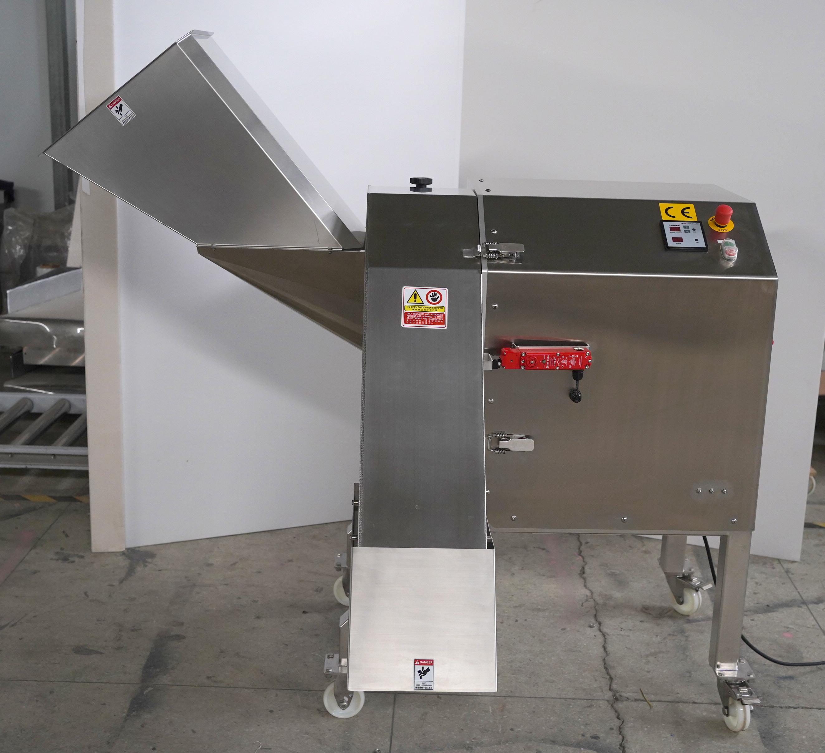 数字化食品加工,九盈三维冻肉切丁机引领行业革命