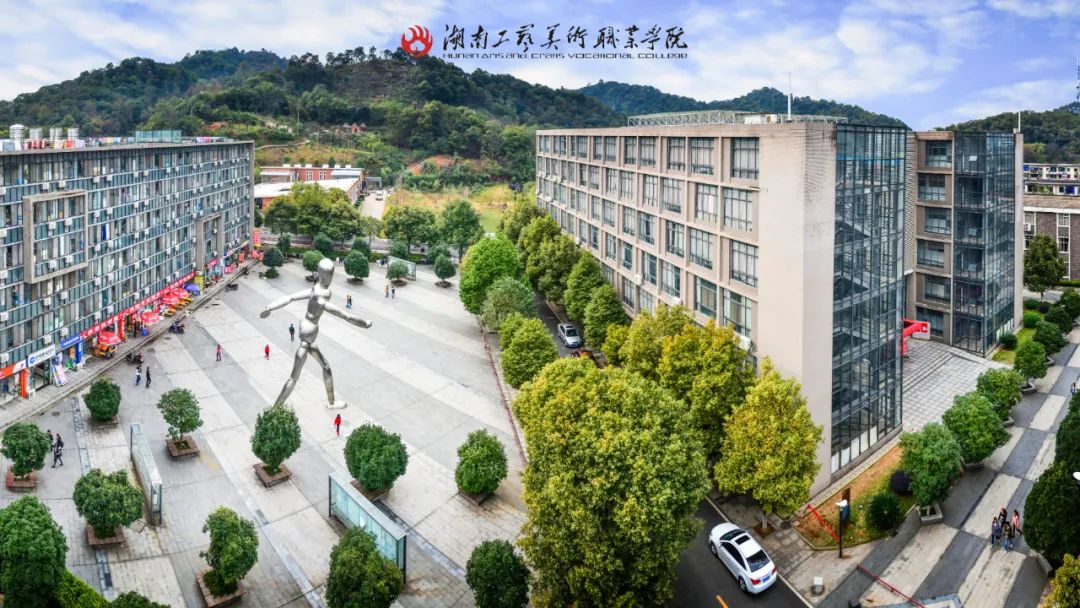 美院一刻|今日立秋,没有奶茶,美大向你投来了秋天的第一波壁纸