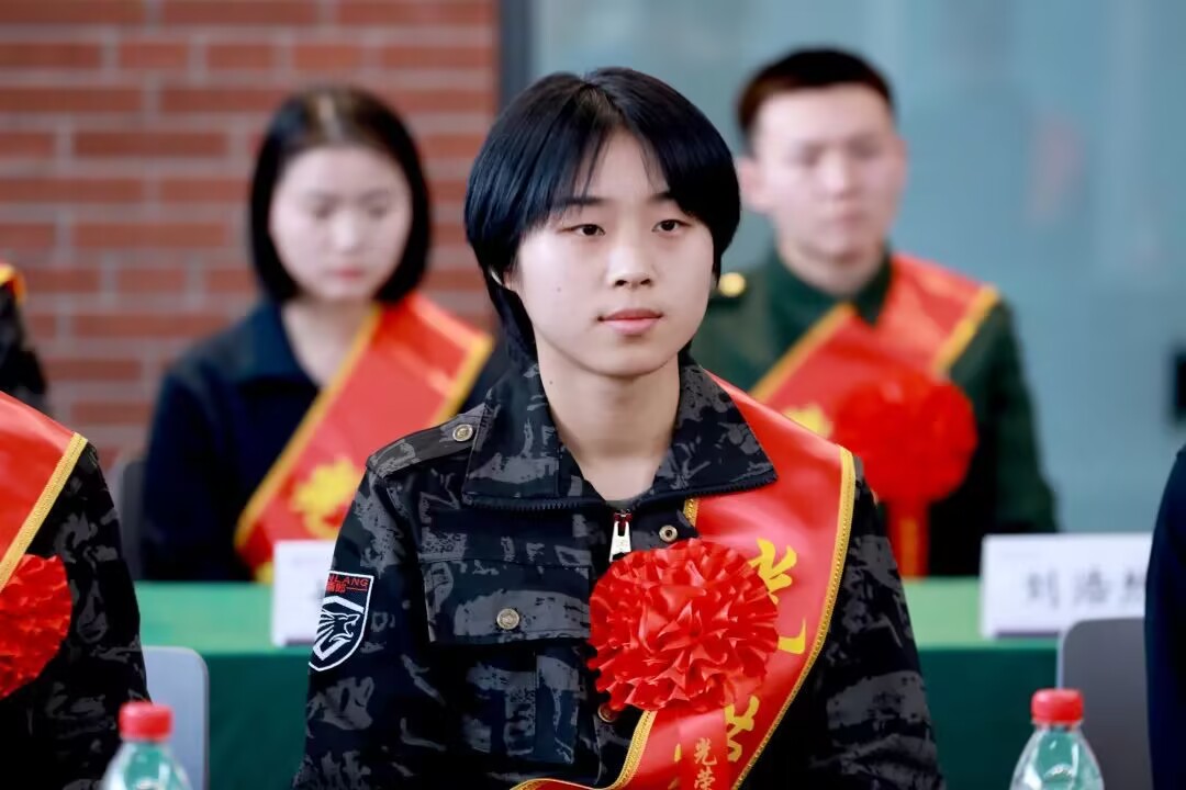 成为2023年清华大学应征入伍唯一女兵!合肥姑娘李希悦好样的