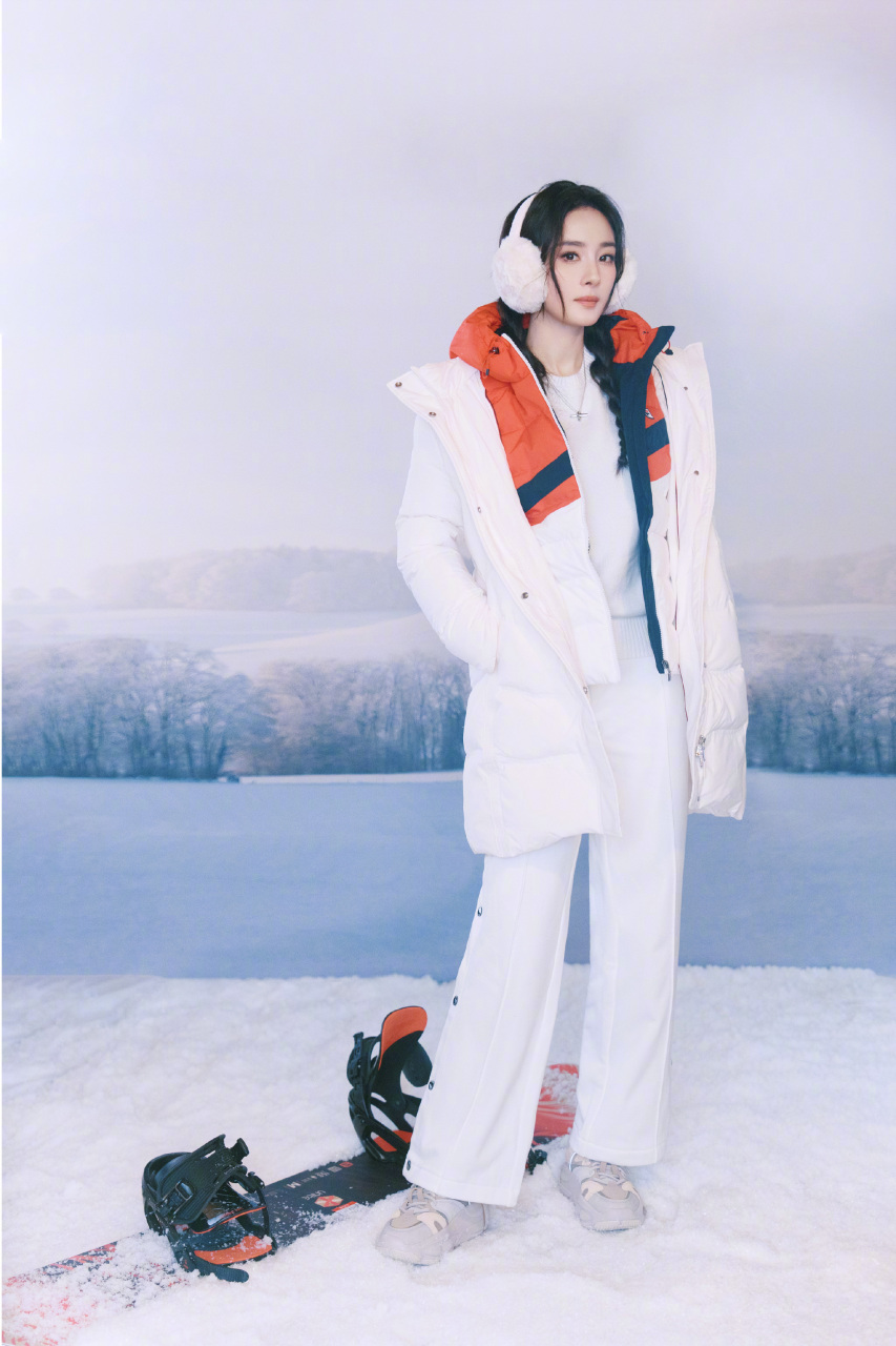 [原文:杨幂冬日穿搭引热议 白衣.