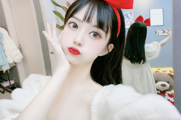 苓妹妹吖的真名是叫吴苓鑫吗?