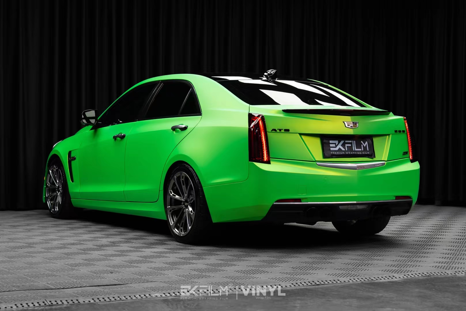 凯迪拉克ats-ekfilm荧幻绿改色膜,绿色与金色相互交融