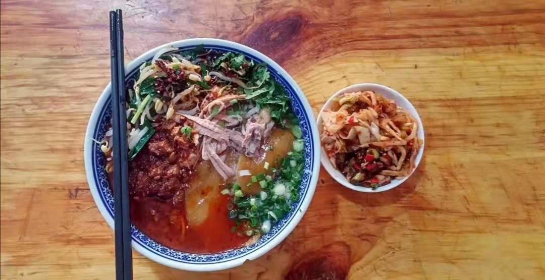 巍山扒肉饵丝:吃完还想再来一碗