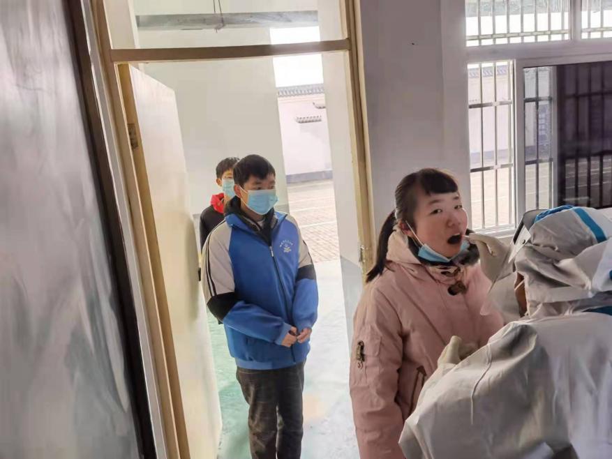 桐城市范岗教育集团校开展师生核酸检测采集工作