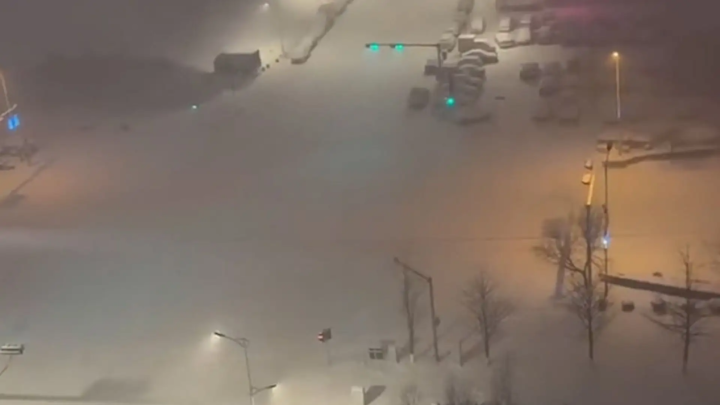 辽宁网友拍下少见"雷打雪"现象,为什么雪天会打雷?