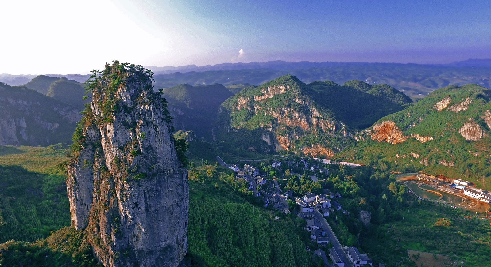 毕节纳雍枪杆岩:昨日红军过 今日游客来