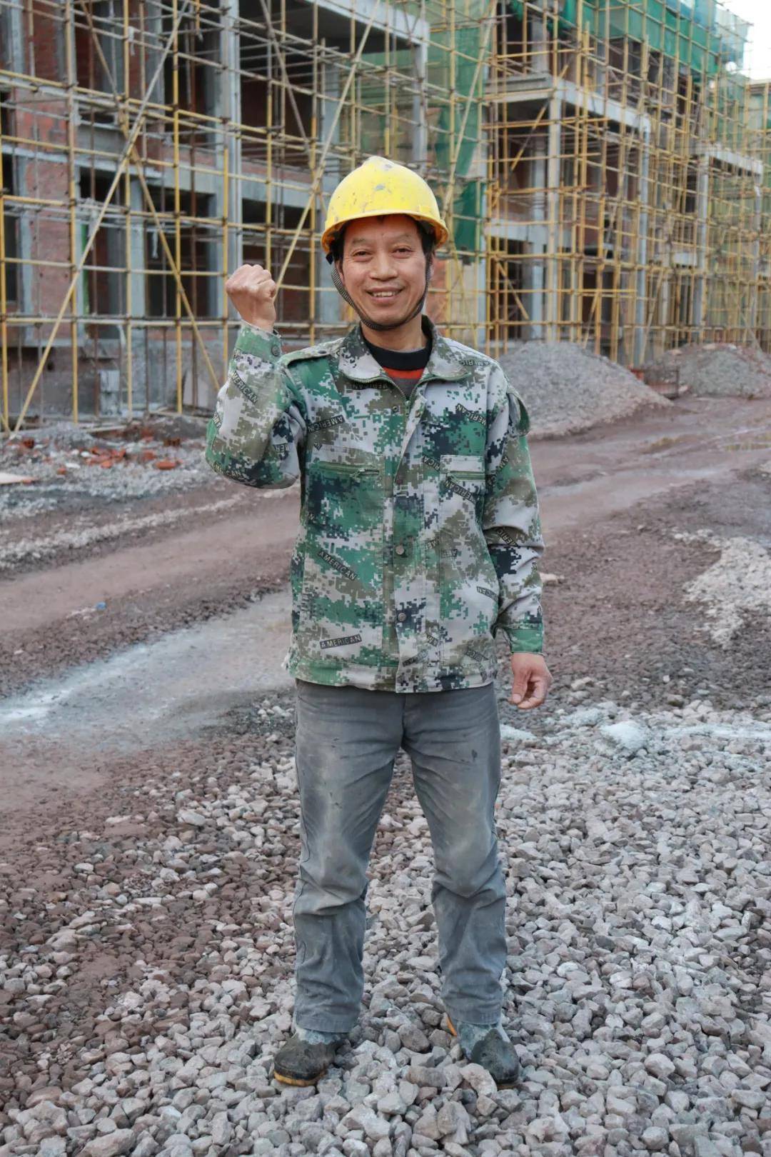 一砖一瓦砌繁华 "网红"农民工川哥回乡当志愿者|新春走基层