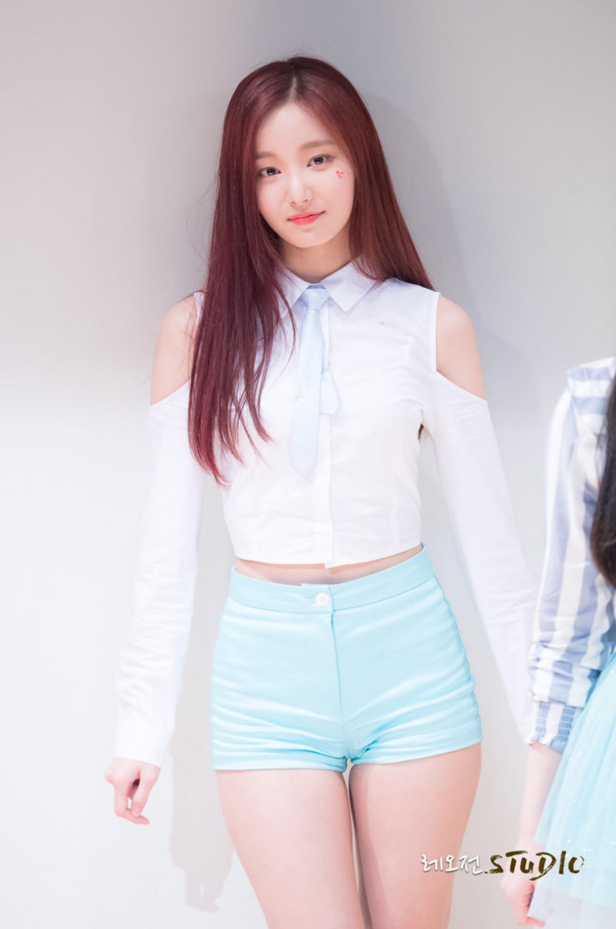 momoland妍雨退团,爱豆转演员却无戏拍