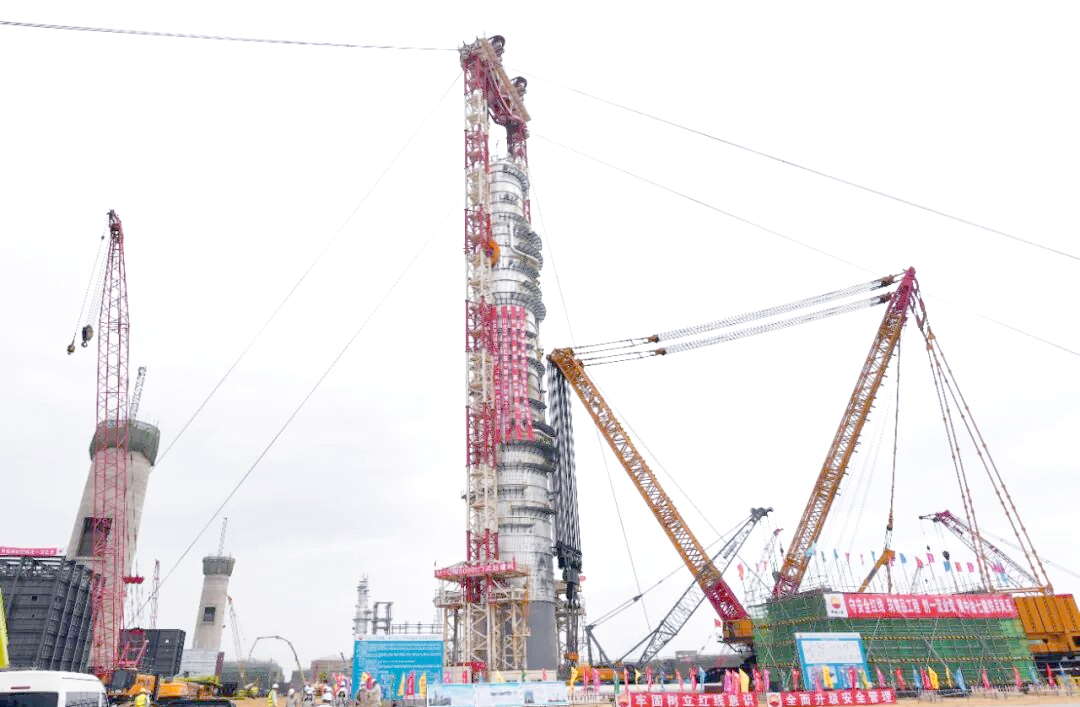 广东石化项目抽余液塔吊装创亚洲纪录,彰显国家实力