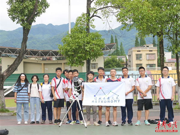 资兴市立中学校服图片