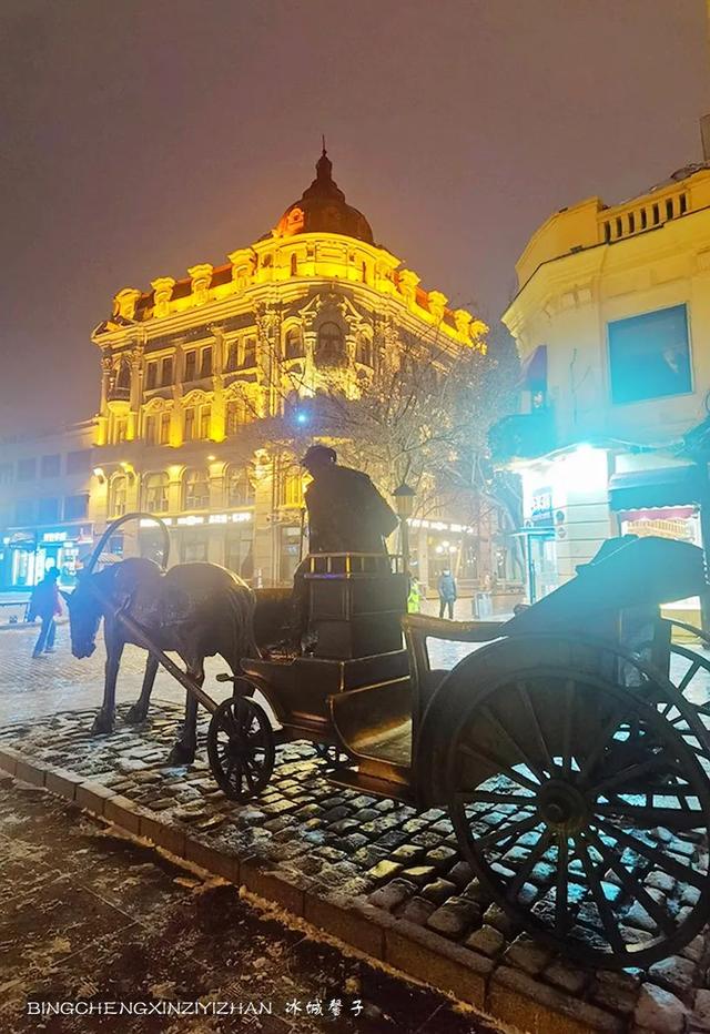 今晚雪雨中的哈尔滨中央大街