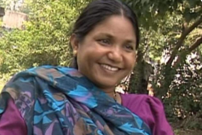 印度女匪首普兰黛维:11岁嫁人,18岁遭多人侮辱后,看她如何反击