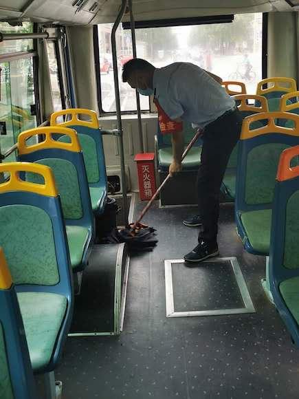 解决"最后一公里"出行难 重庆公交小巷穿梭巴士进社区了