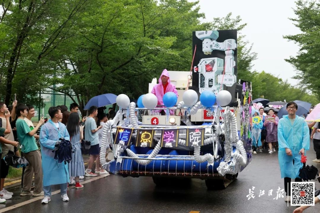 硬核!大学校长考驾照开收割机,数万人围观