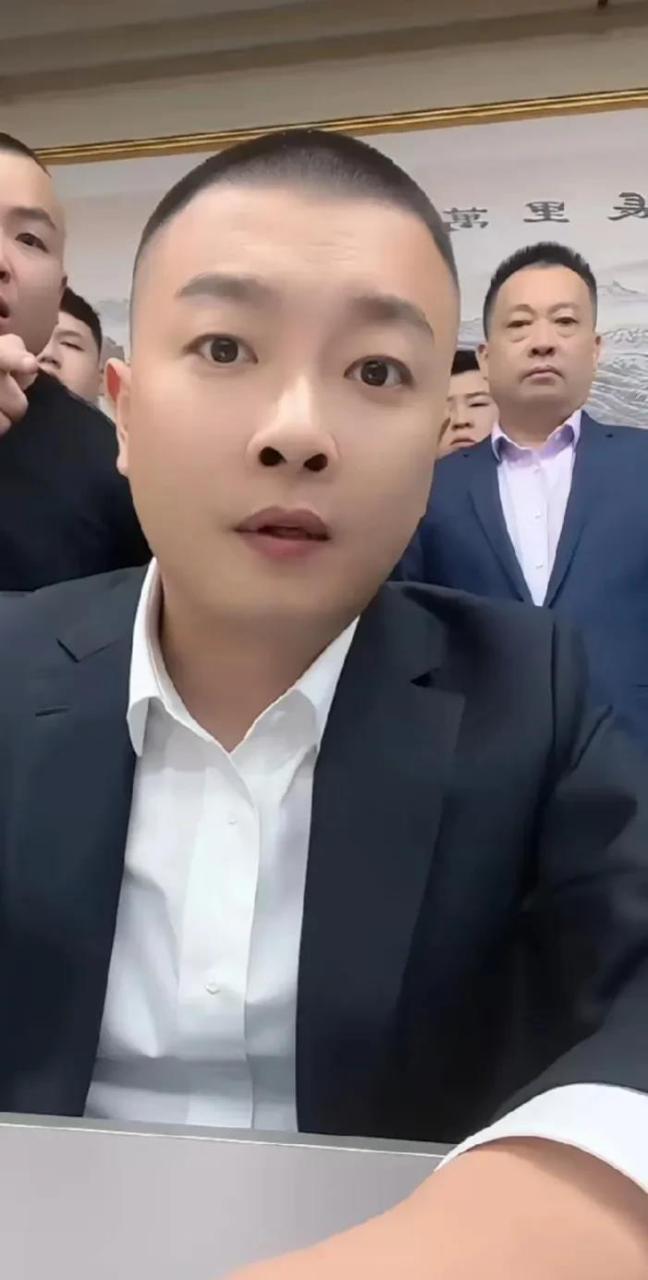 是互联网上的一名大网红,在互联网拥有3000多万粉丝,马洪涛是石家庄