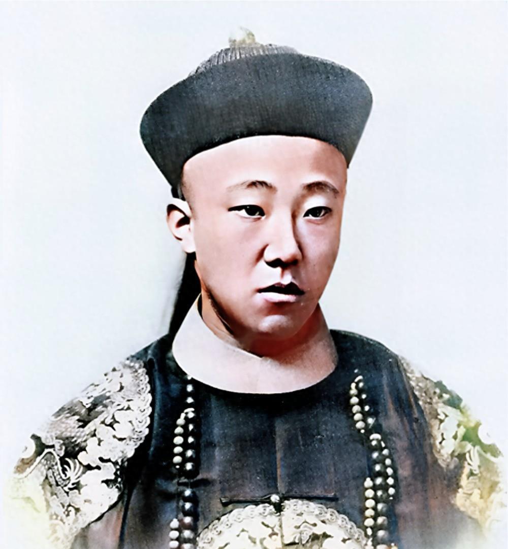 清朝末代王爷,宁可饿肚子摆地摊也不当日寇走狗,后来加入解放军