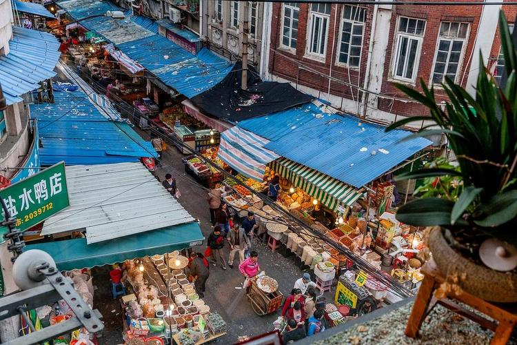 泰国派克隆花市:鲜花盛放的文化与经济之旅