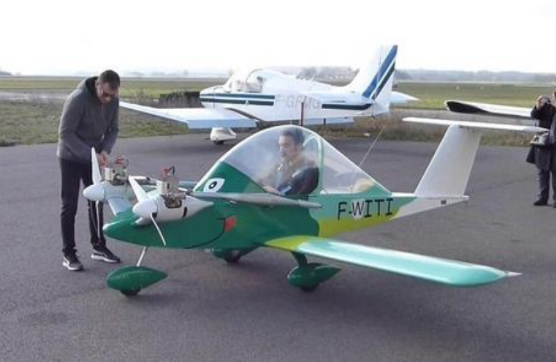 世界上最小的飞机,价格10万,比汽车还便宜,新手能够轻松驾驭!