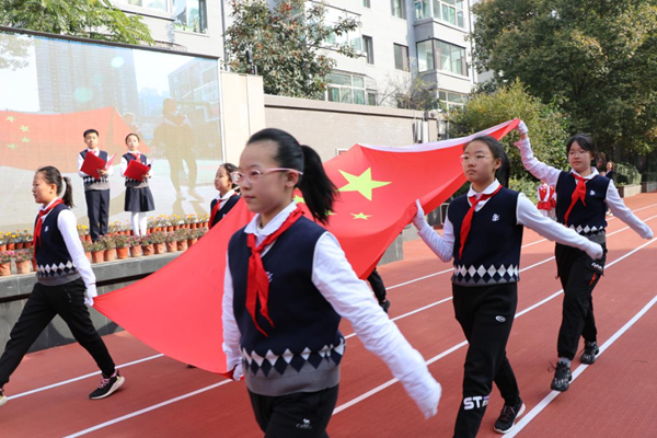 太原市迎泽区青年路小学 聘请法治副校长开展法治大讲堂宣讲活动