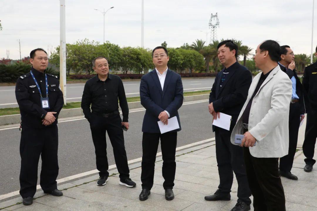 龙亮:强化隐患排查整治 筑牢交通安全防线