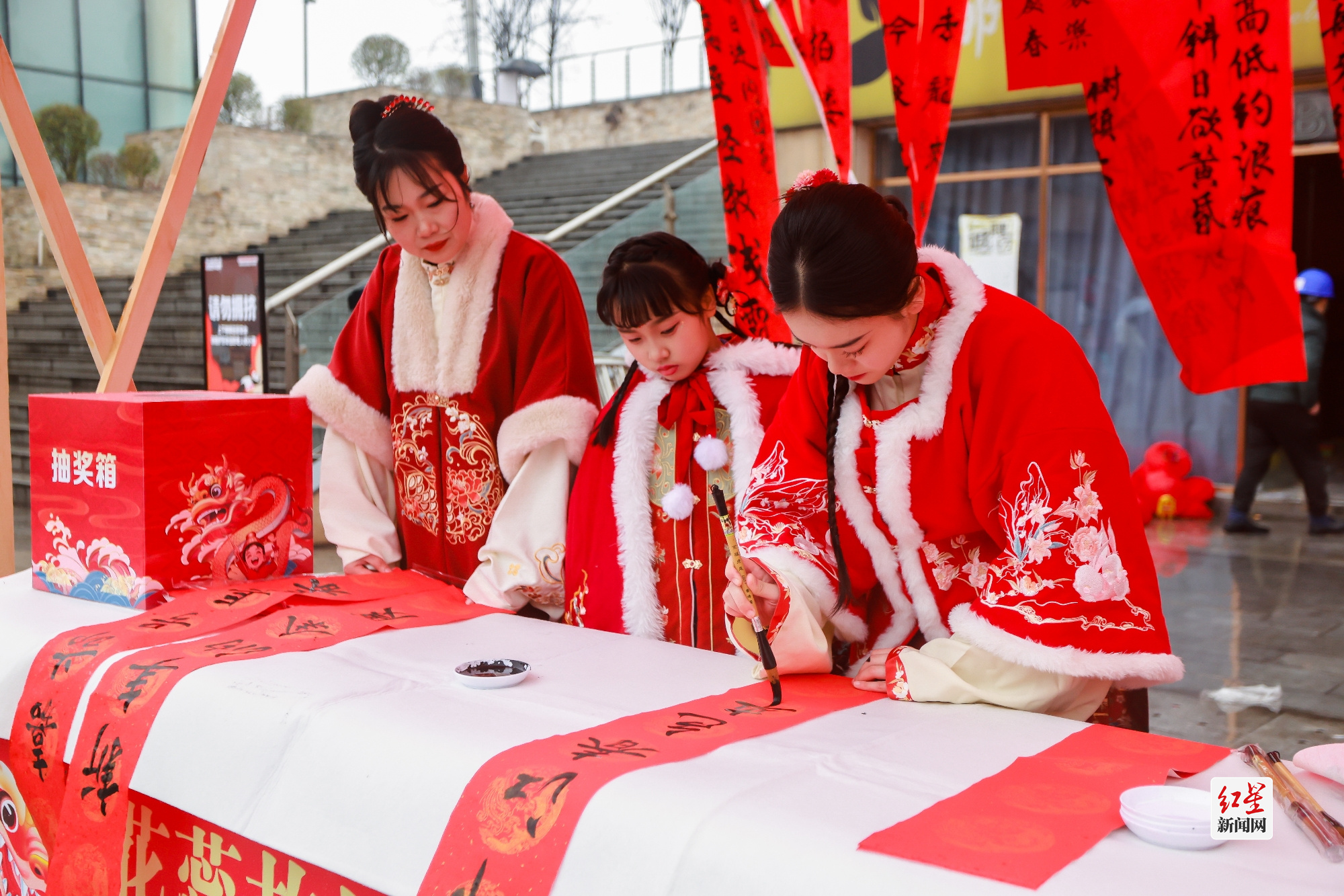 "锦江结对都江堰,祥和欢乐中国年"——2024锦都新春潮流市集正式启动!