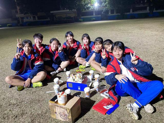 这个培正中学的女孩,既是"学霸"也是"足球达人"