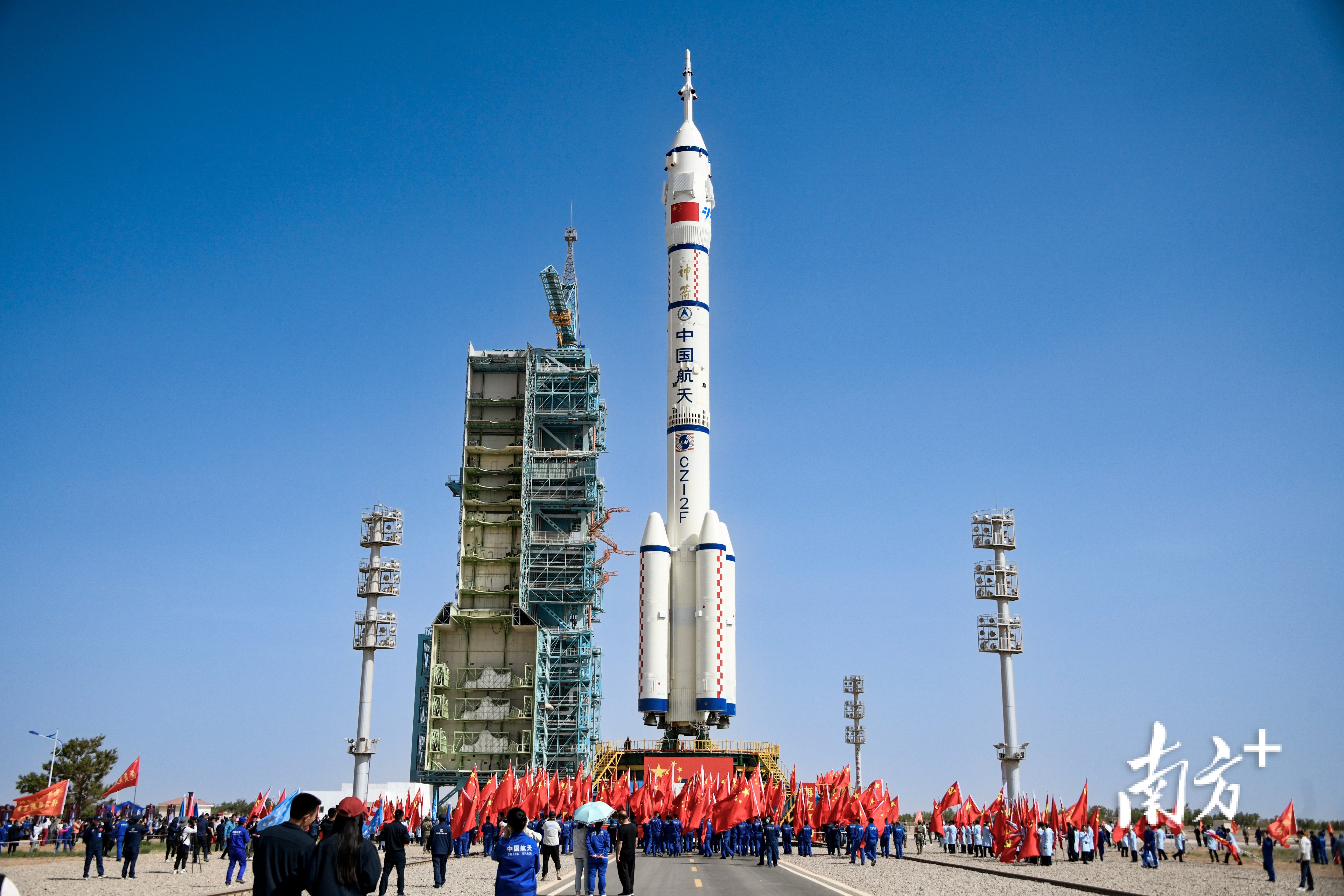 "神箭"成功发射,神舟十六号乘组起航