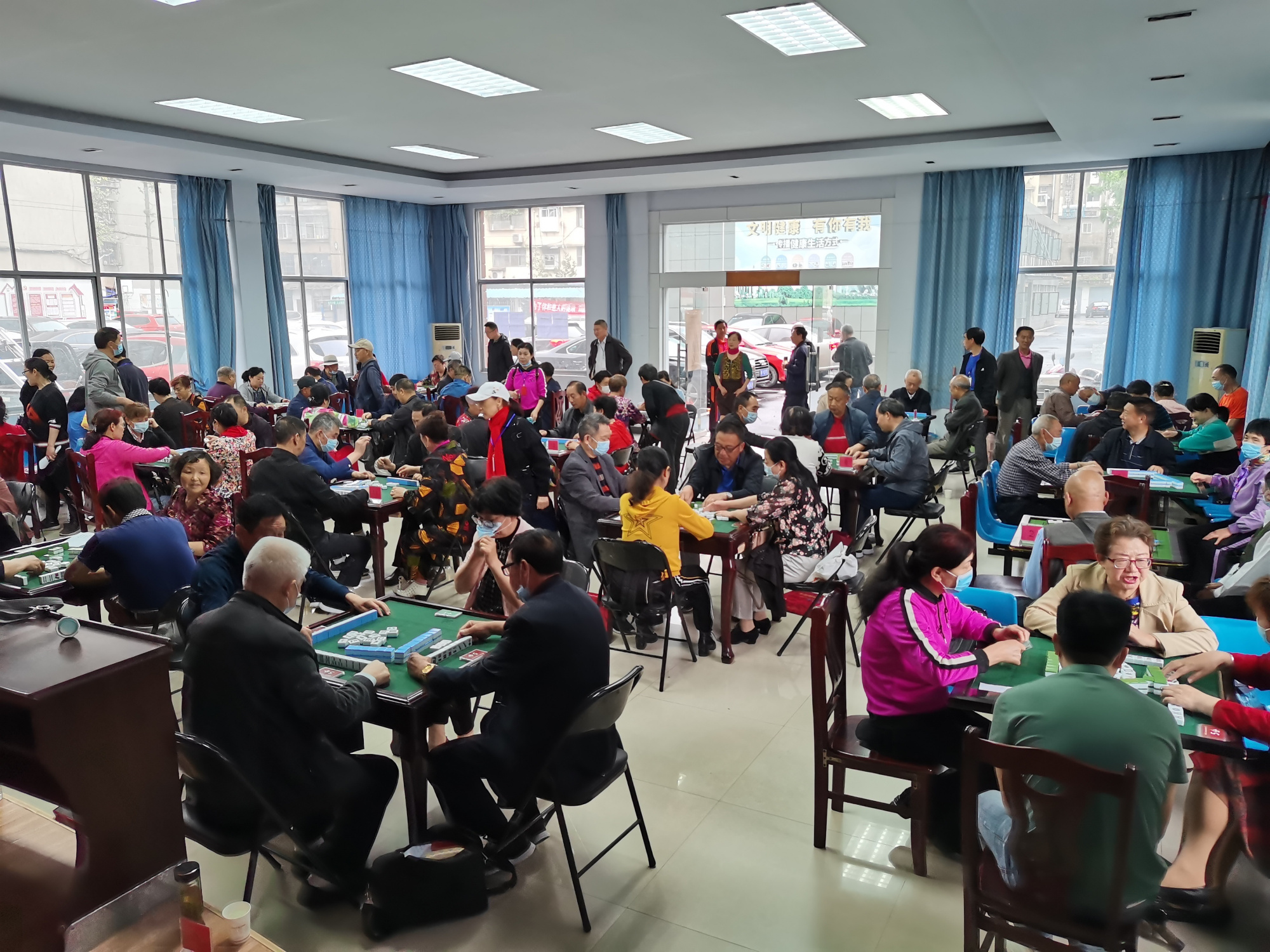 樊城区首届老年人体育运动会麻将大赛开赛