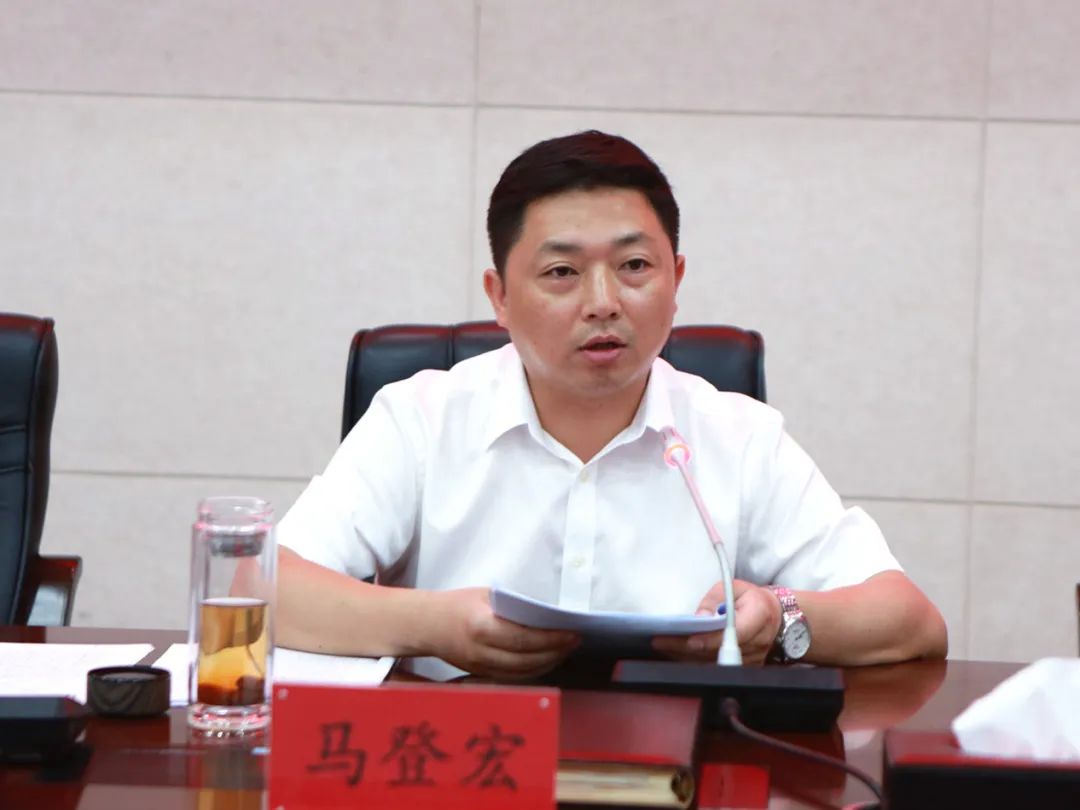 荔波县第十七届人民政府第73次常务会召开