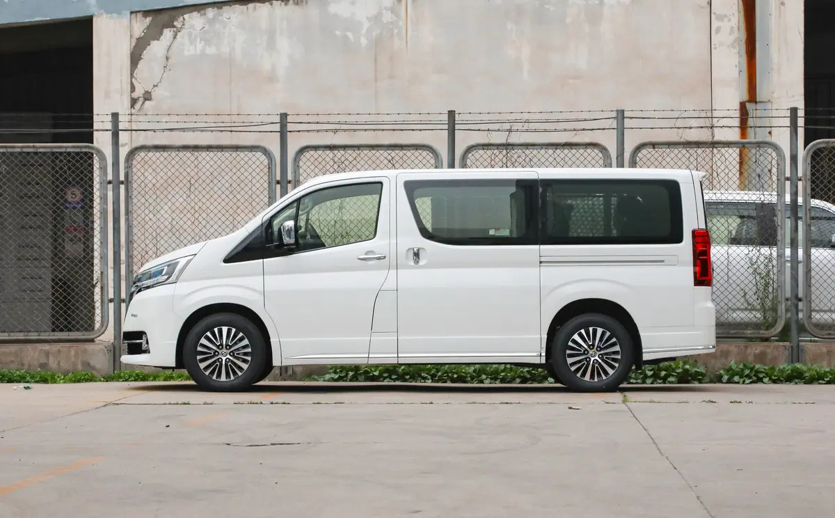 丰田萨尔法豪华版面包车:空间更宽敞,乘坐品质欠佳?