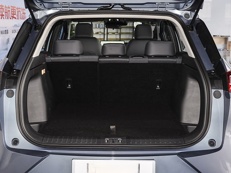 广汽新能源aion s的后备箱容积官方标称为453l,这一容积在同类汽车中